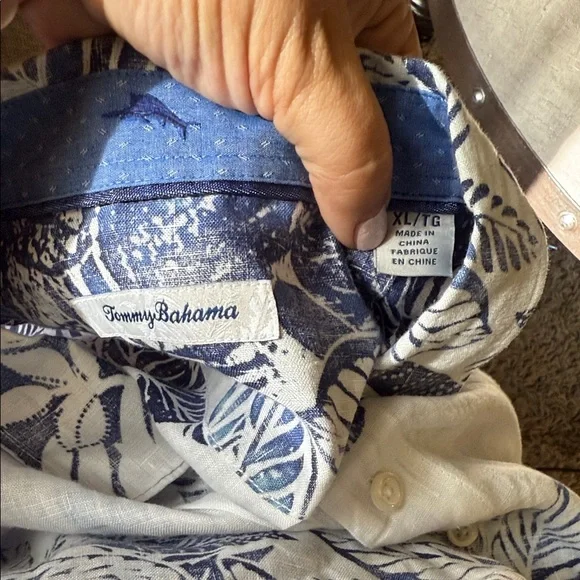 TOMMY BAHAMA 100% linen Navy and Cream Leaf Print Shirt XLT - Picture 2 of 5
